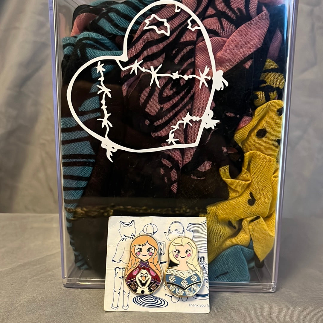 Anna/Olaf and Elsa Nesting Doll Pin set