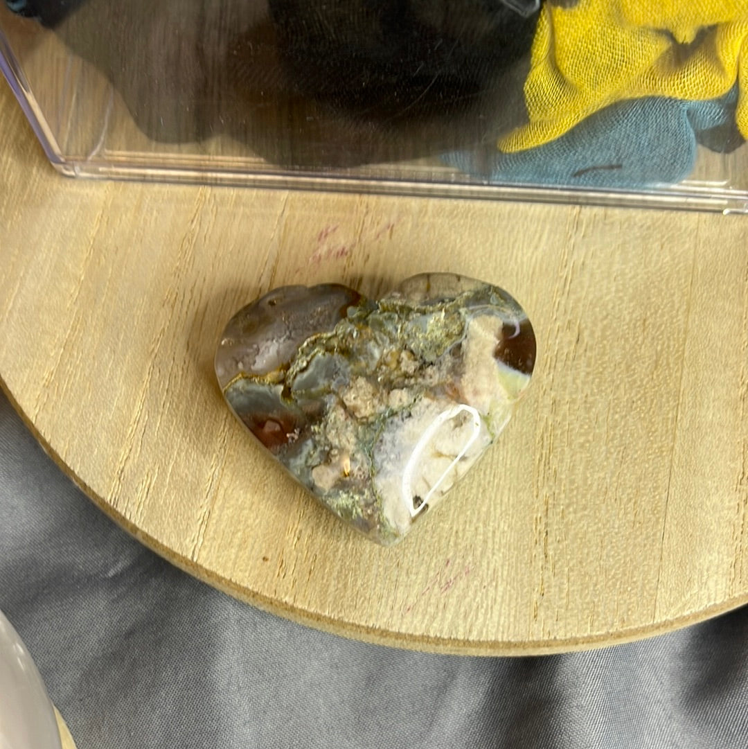 Flower Agate Heart Carving